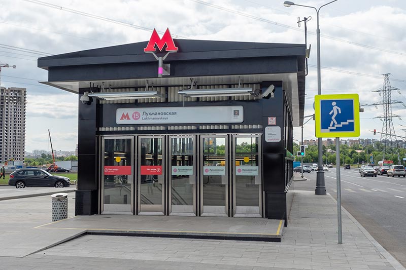 Станция метро Лухмановская
